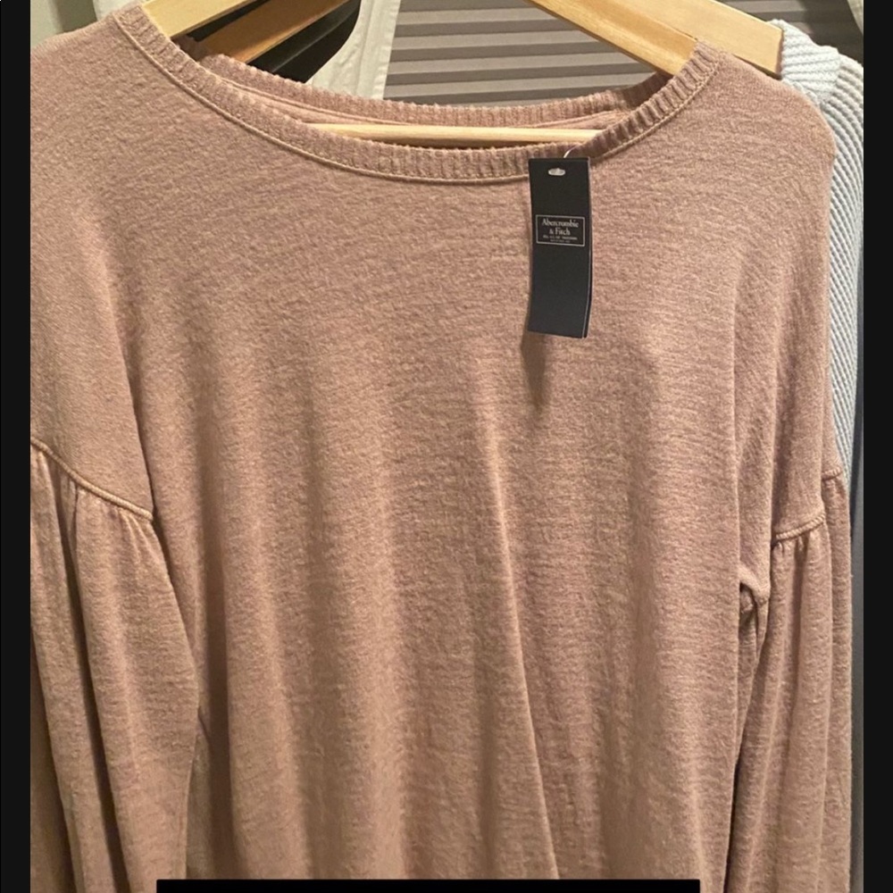 Clothes - Picture 14 of 16